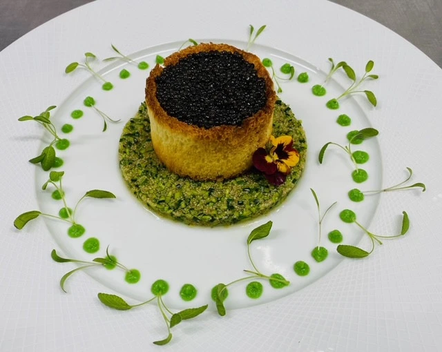 Tartare d'araignee et caviar d'Aquitaine